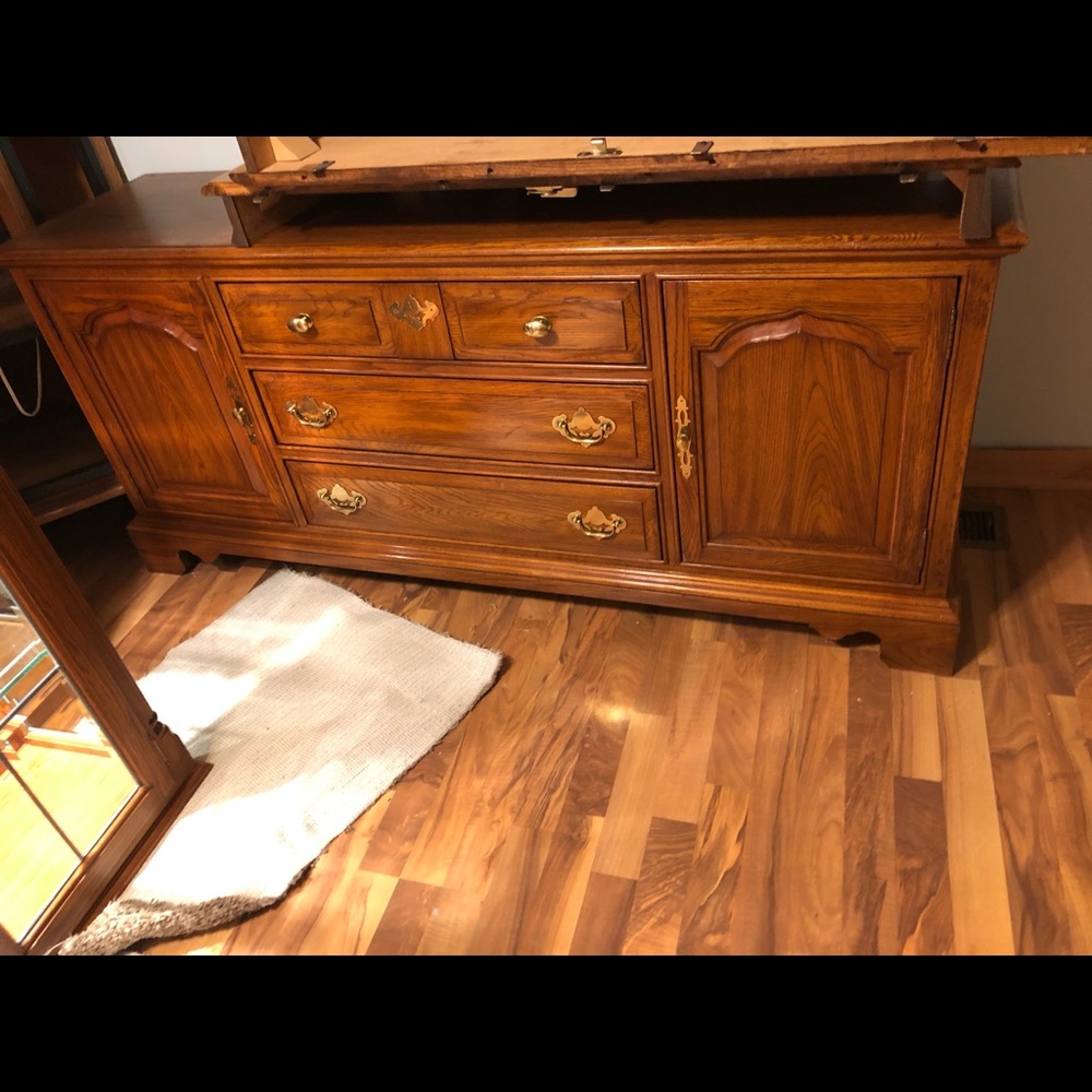 Display case - Picture 2 of 3